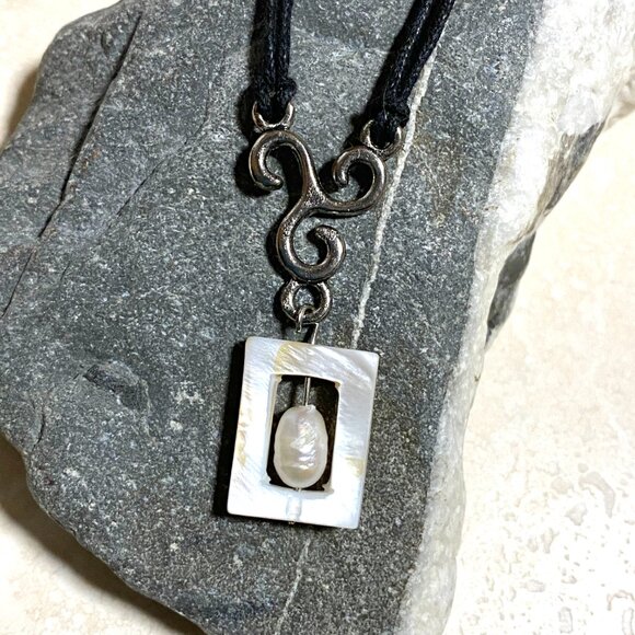 2/$20, Genuine Freshwater Pearl & White Mother of Peal Adjustable Cord Necklace - Picture 6 of 9